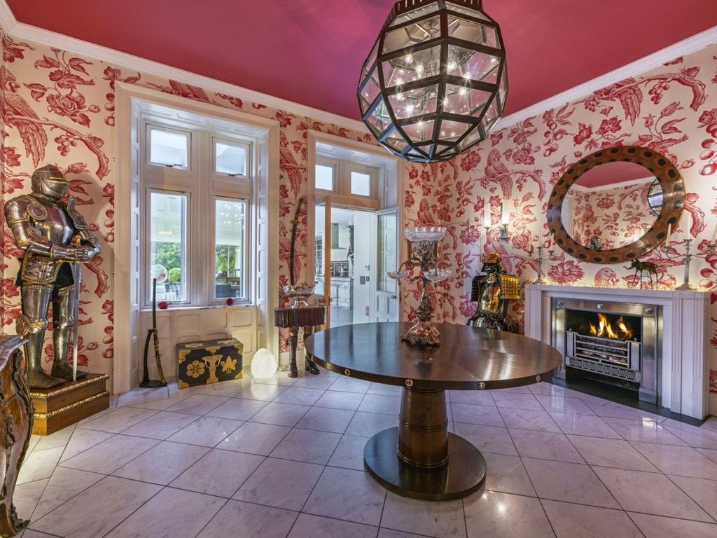 Property photo 3 of 24 Canon/Dining Room