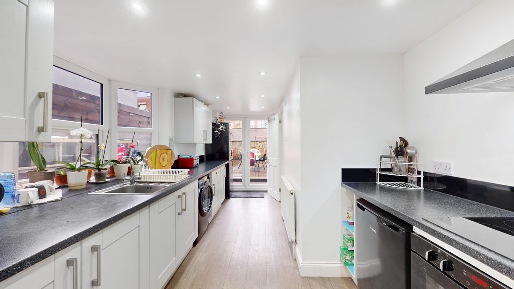 Property photo 3 of 24