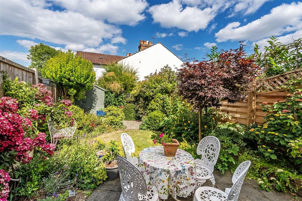 Property photo 2 of 23 11-Rectory-Lane-19.Jpg