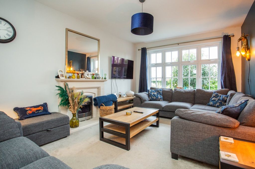 Property photo 2 of 17 Picture 2