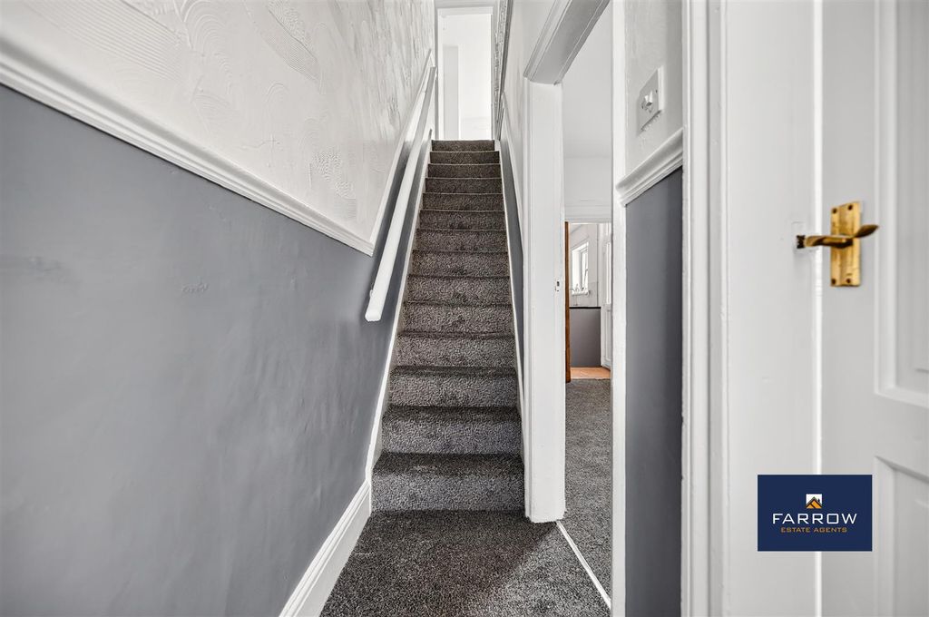 Property photo 2 of 19 Hallway