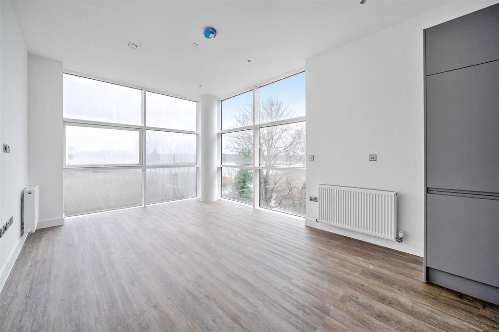 Property photo 1 of 21 1396527-11-6964Cb88c1663.Jpg