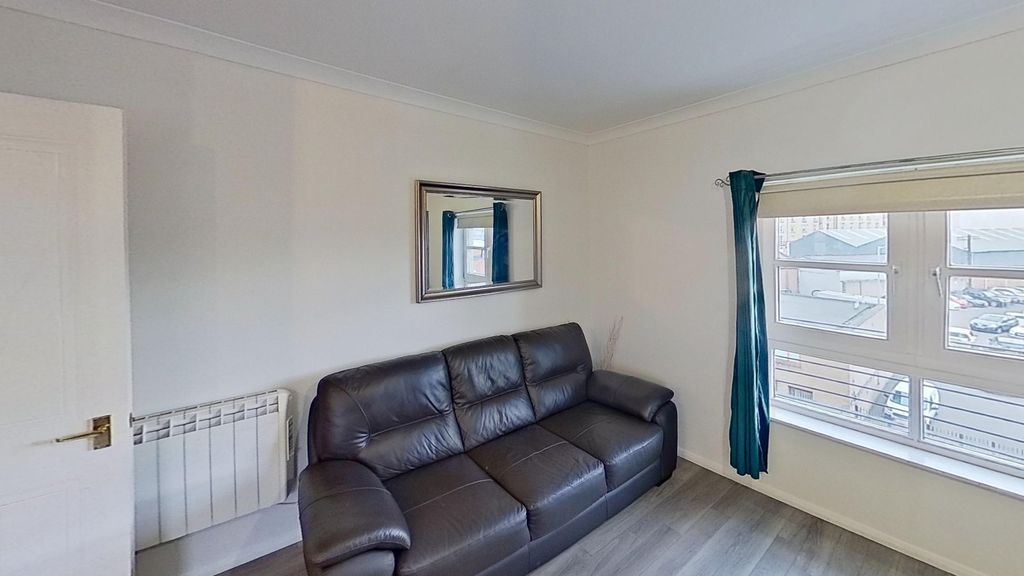 Property photo 2 of 12 Picture No. 21
