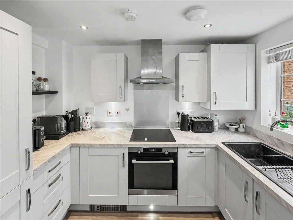 Property photo 3 of 14 Kitchen
