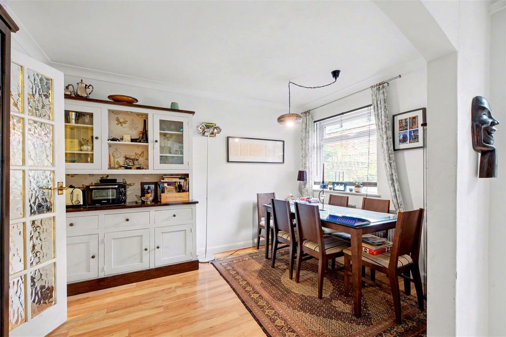 Property photo 3 of 17 Lounge_3.Jpeg