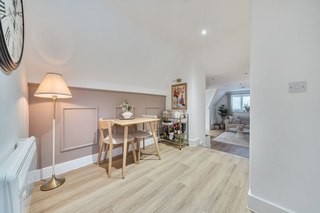 Property photo 3 of 15 Entrance Hall