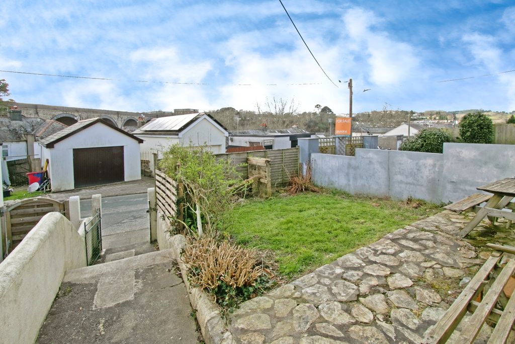 Property photo 3 of 19 Front Garden