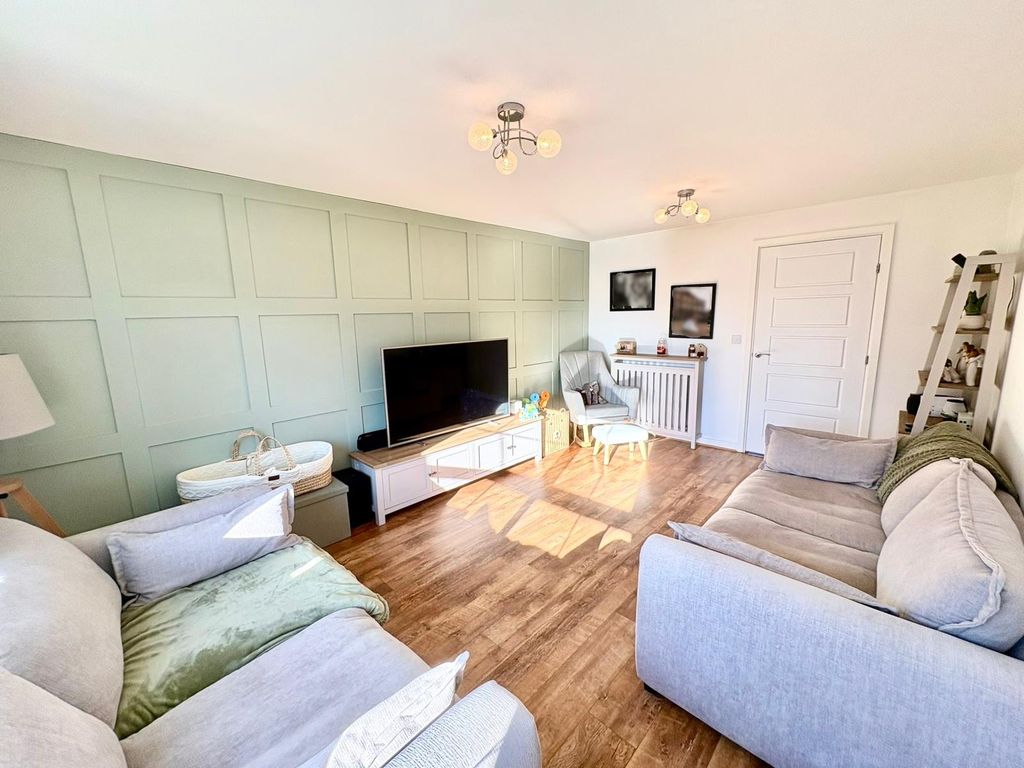 Property photo 3 of 26 Lounge