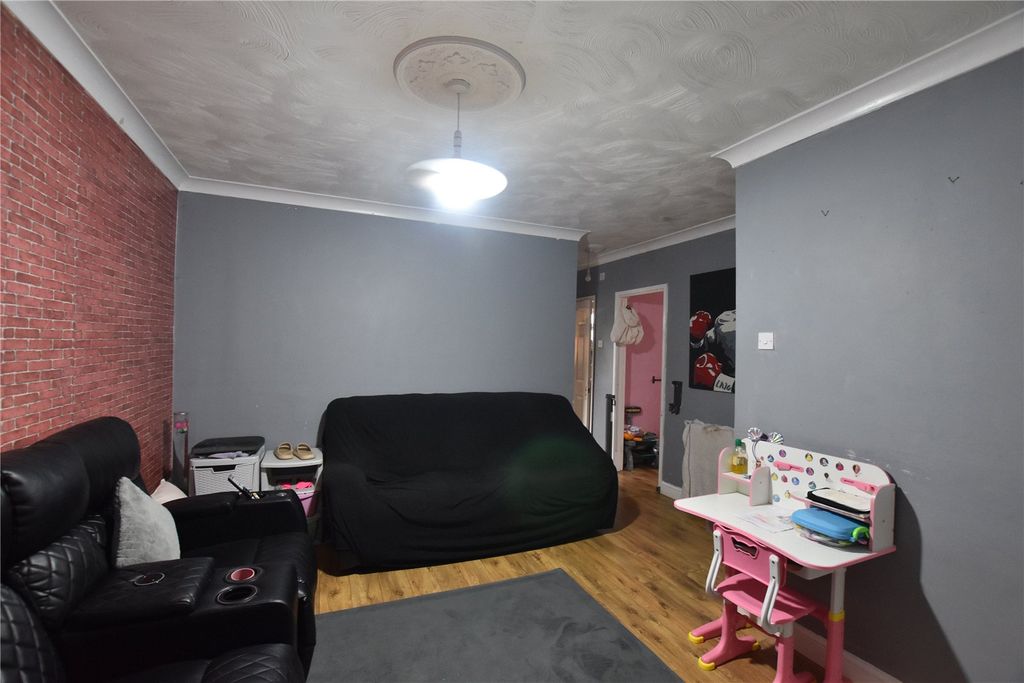 Property photo 3 of 13 Picture No. 02