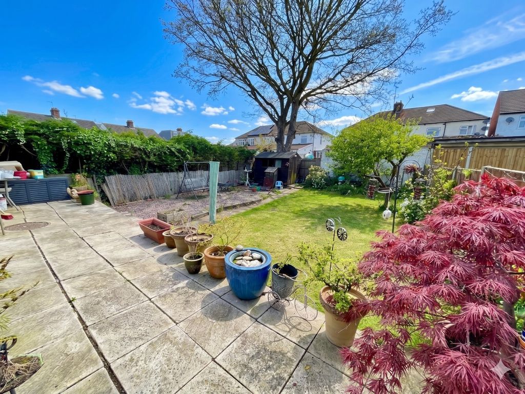 Property photo 2 of 15 4551093