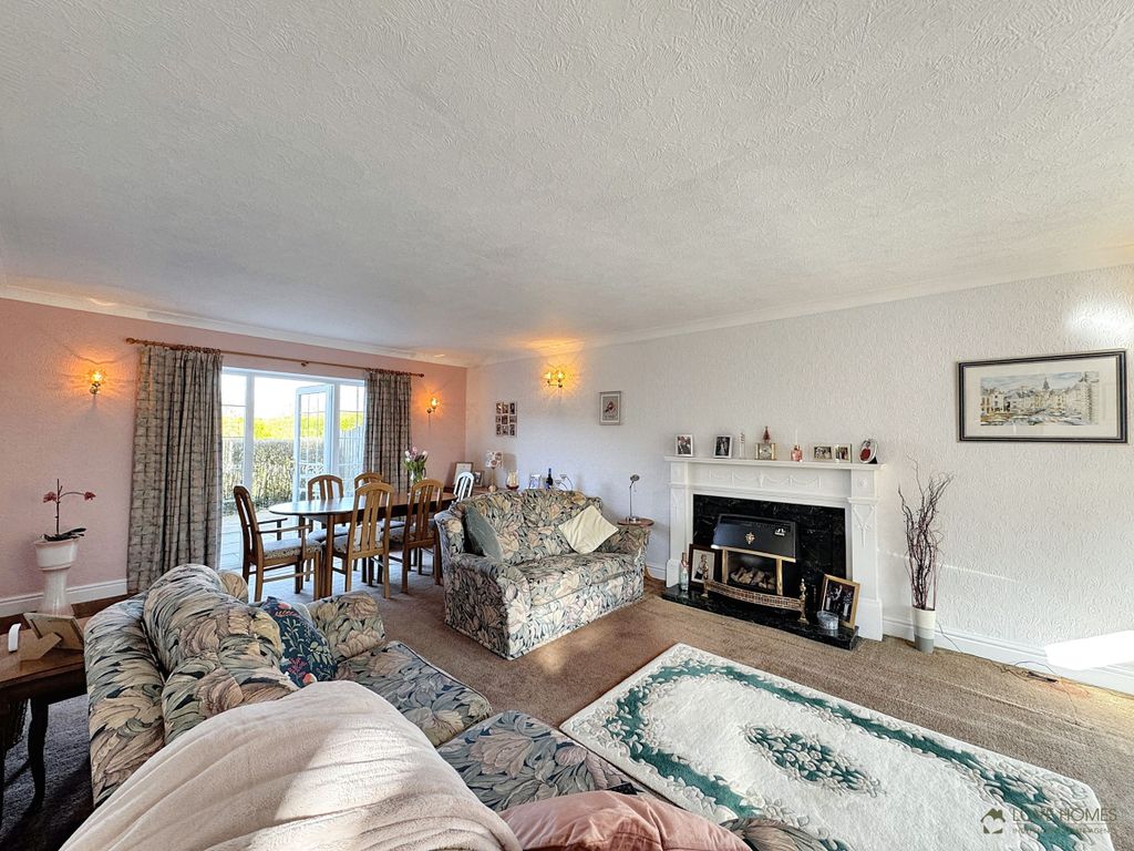 Property photo 2 of 40