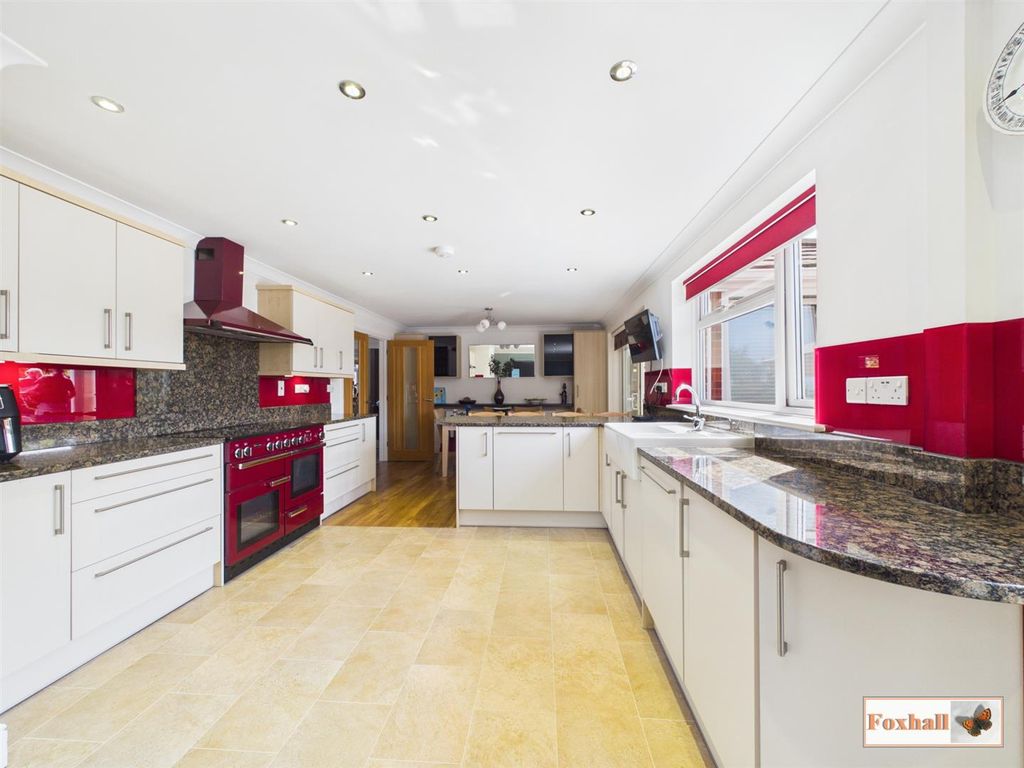 Property photo 3 of 36 Kitchen / Diner