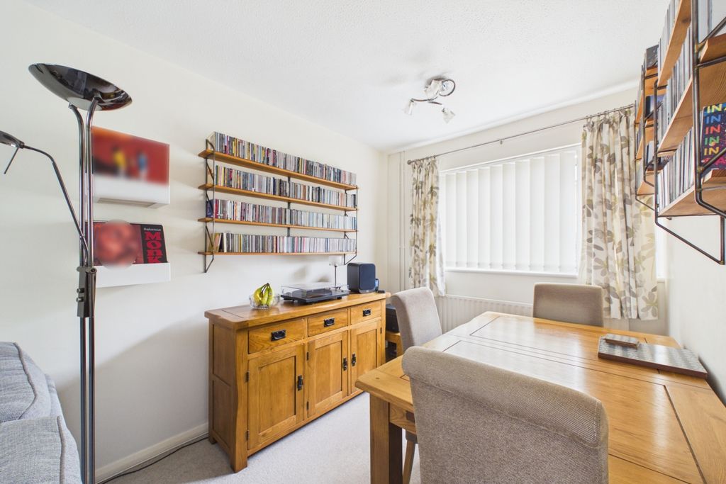 Property photo 3 of 10 Dining Area