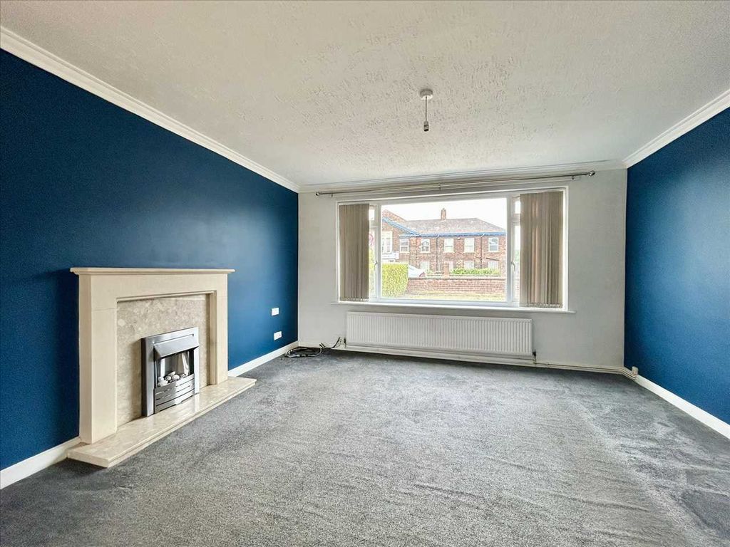 Property photo 3 of 11 Lounge