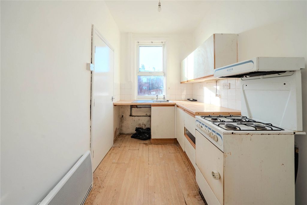 Property photo 3 of 9 Picture No. 12