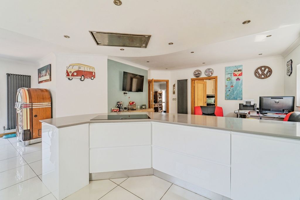 Property photo 2 of 28 Pbox-Img.Jpg