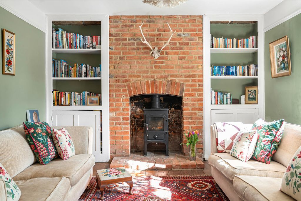 Property photo 2 of 32 Sitting Room