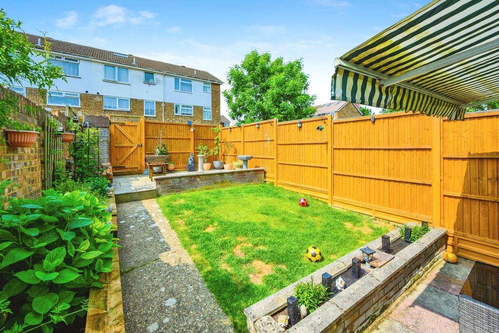 Property photo 2 of 18 Garden
