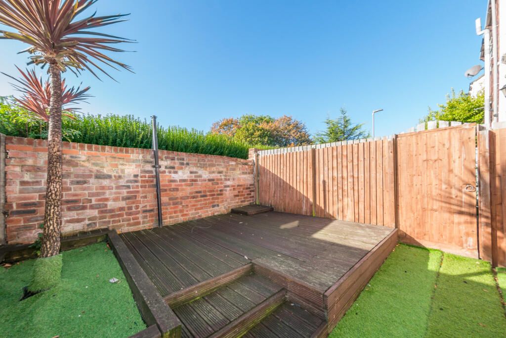 Property photo 1 of 7 2 Bed Flat To Rent Bynes Road, London Cr2