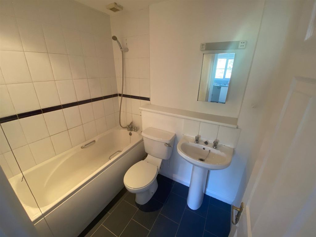 Property photo 3 of 8 Bathroom.Jpg