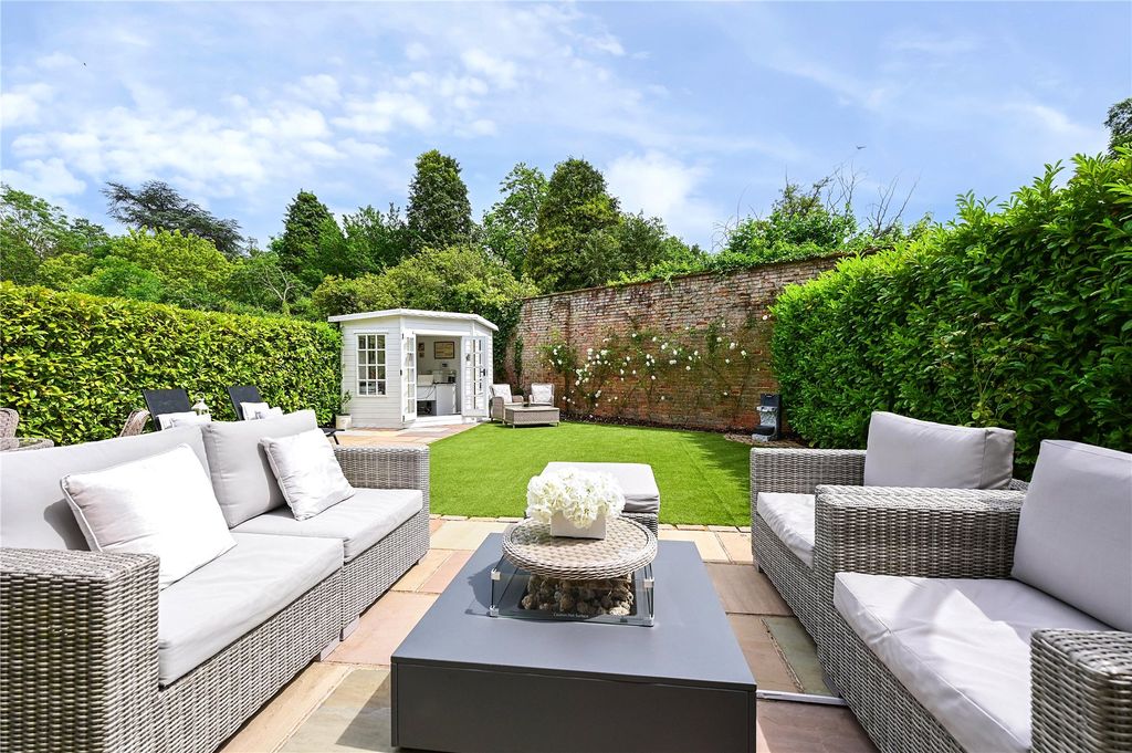 2 bed flat for saleDrift Road, Winkfield, Windsor SL4 photo 4
