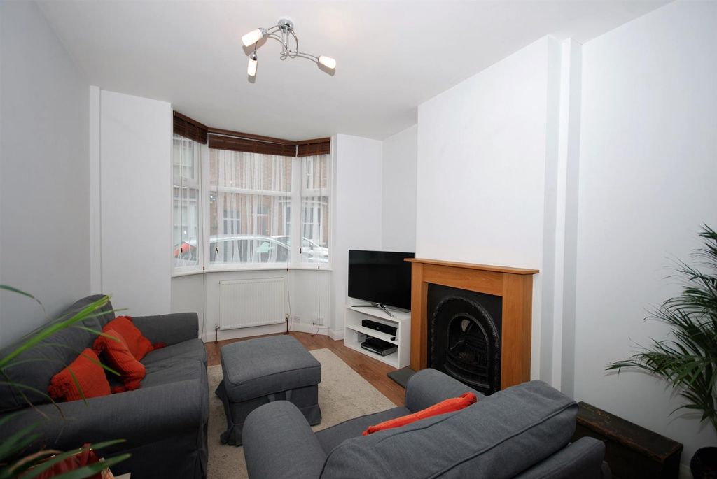 Property photo 3 of 8