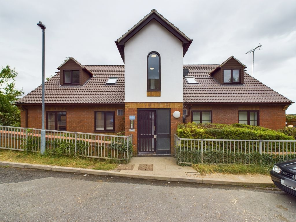 Property photo 1 of 12 Cam02136G0-Pr0045-Still014