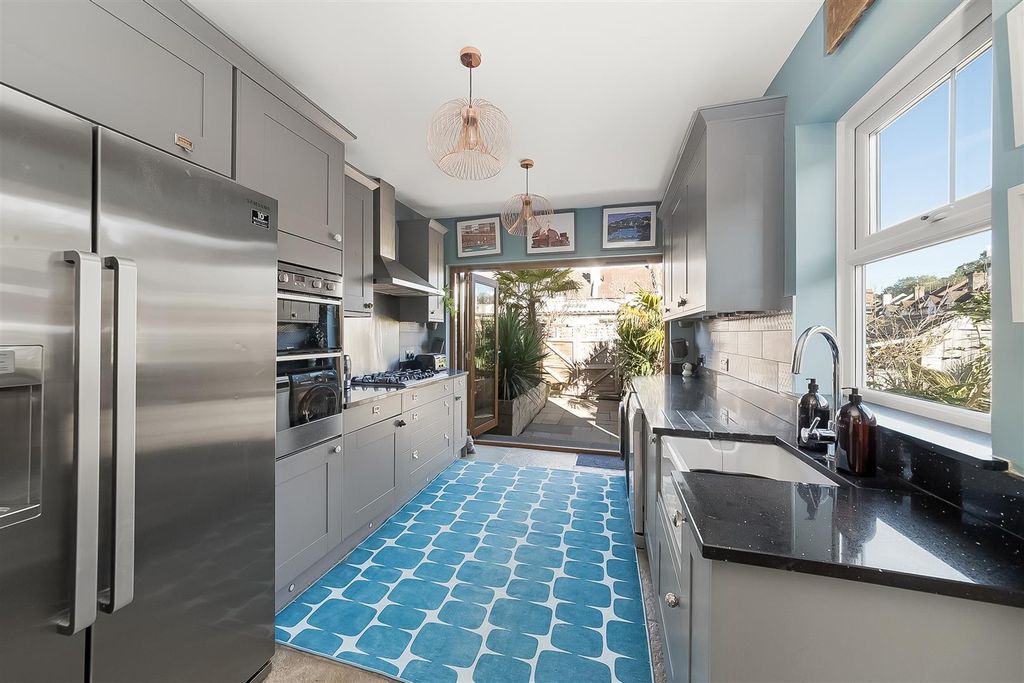 Property photo 2 of 15 Kitchen