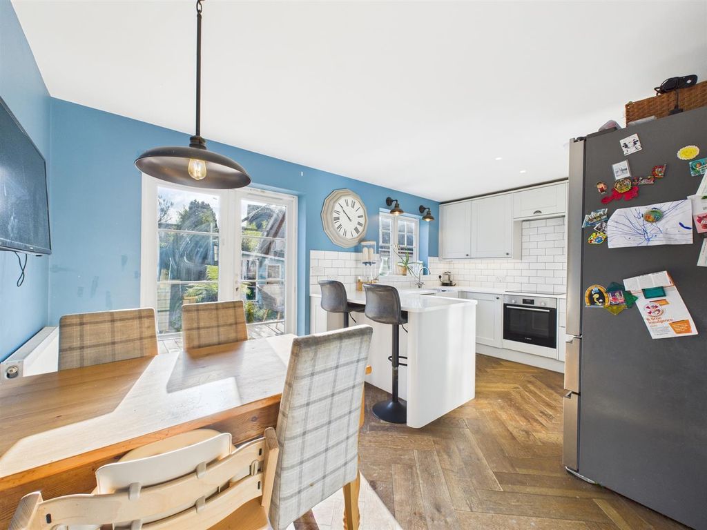 Property photo 3 of 21 Cam02885G0-Pr0517-Still004.Jpg