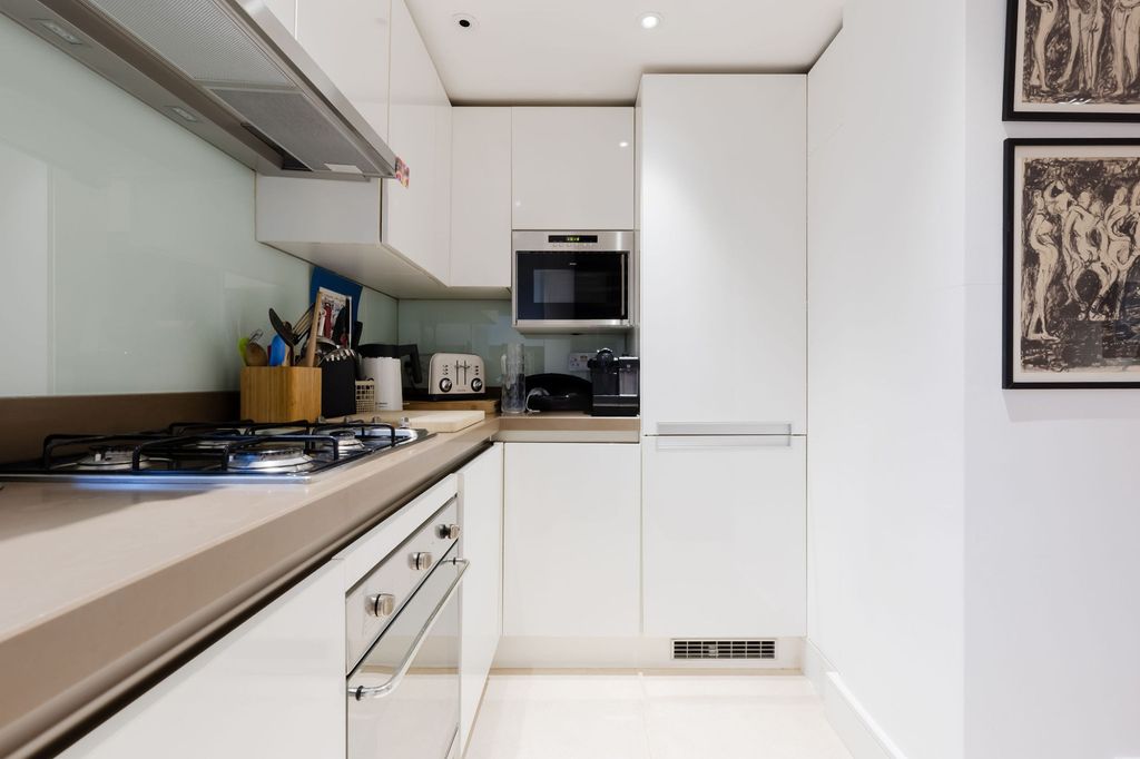 Property photo 2 of 41