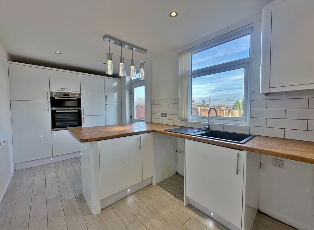 Property photo 3 of 15 Photo 8