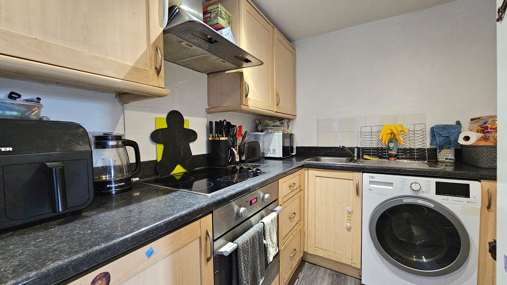 Property photo 3 of 7 Kitchen
