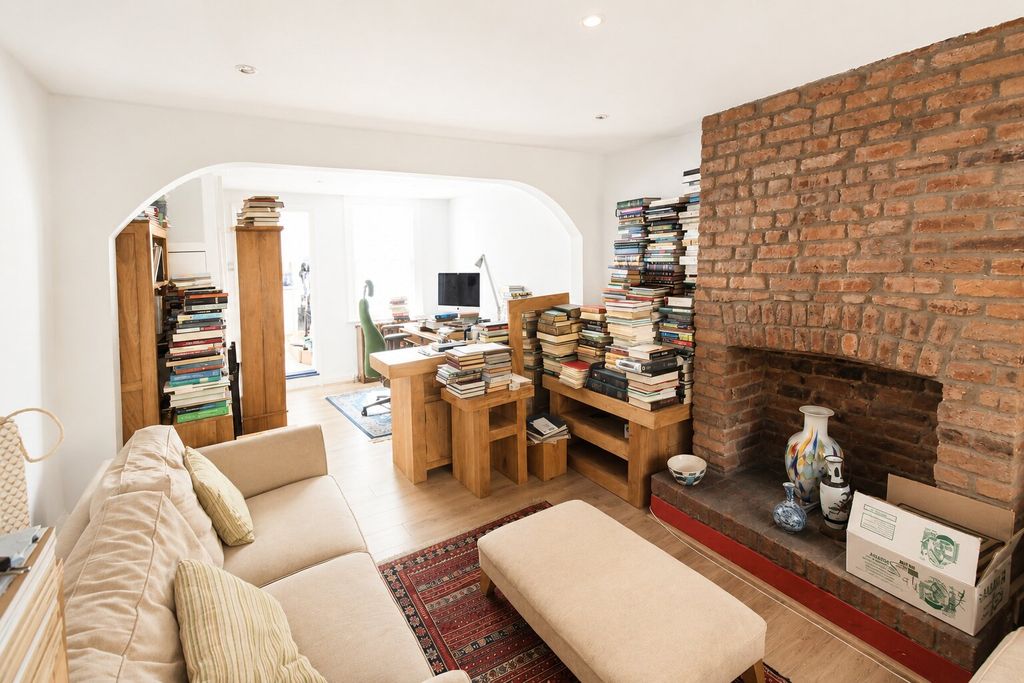 Property photo 3 of 11