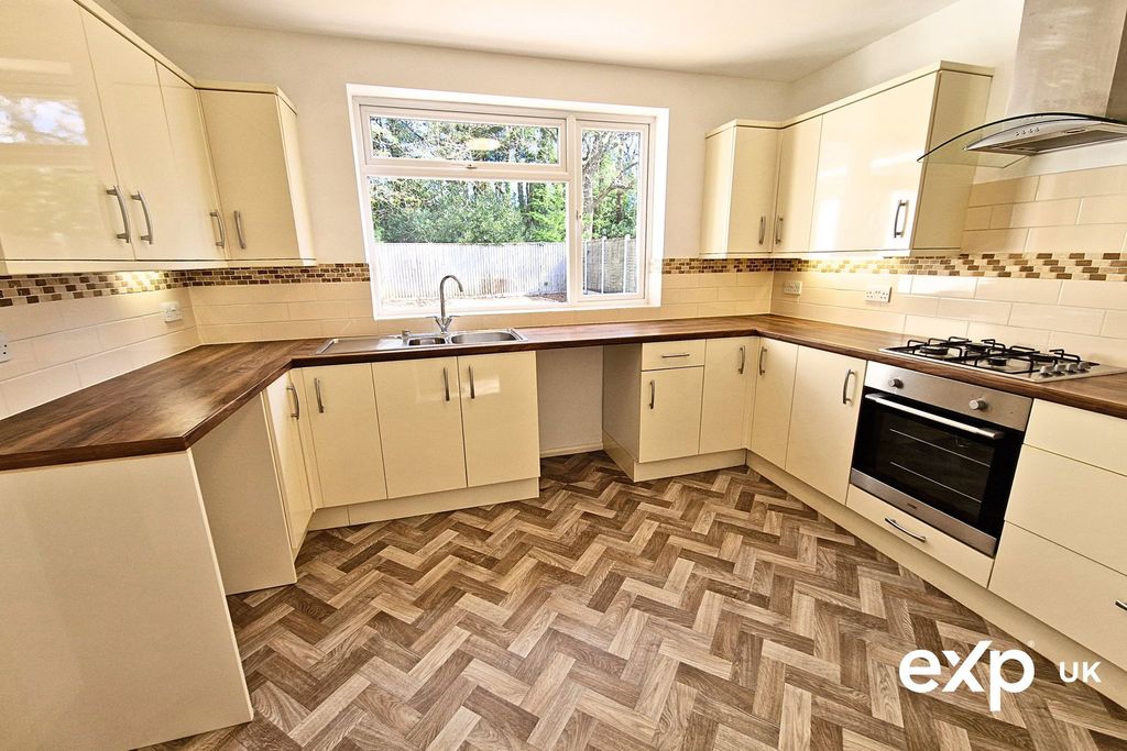 Property photo 2 of 25