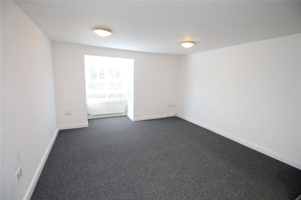 Property photo 2 of 12 Picture No. 27