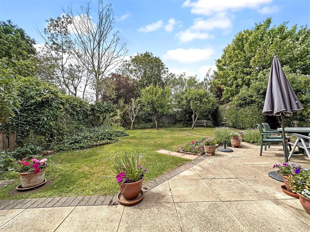 Property photo 3 of 27 Lovely Private Garden 289