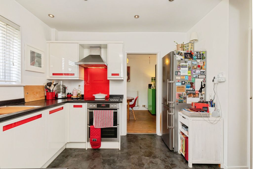 Property photo 3 of 20 Kitchen