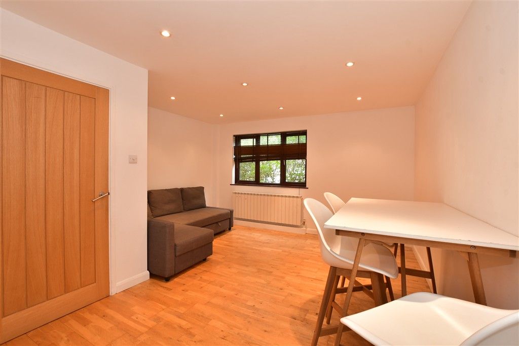 Property photo 3 of 10 Lounge/Diner