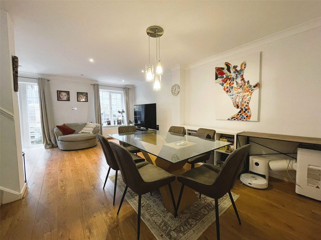 Property photo 3 of 22 Picture No. 09