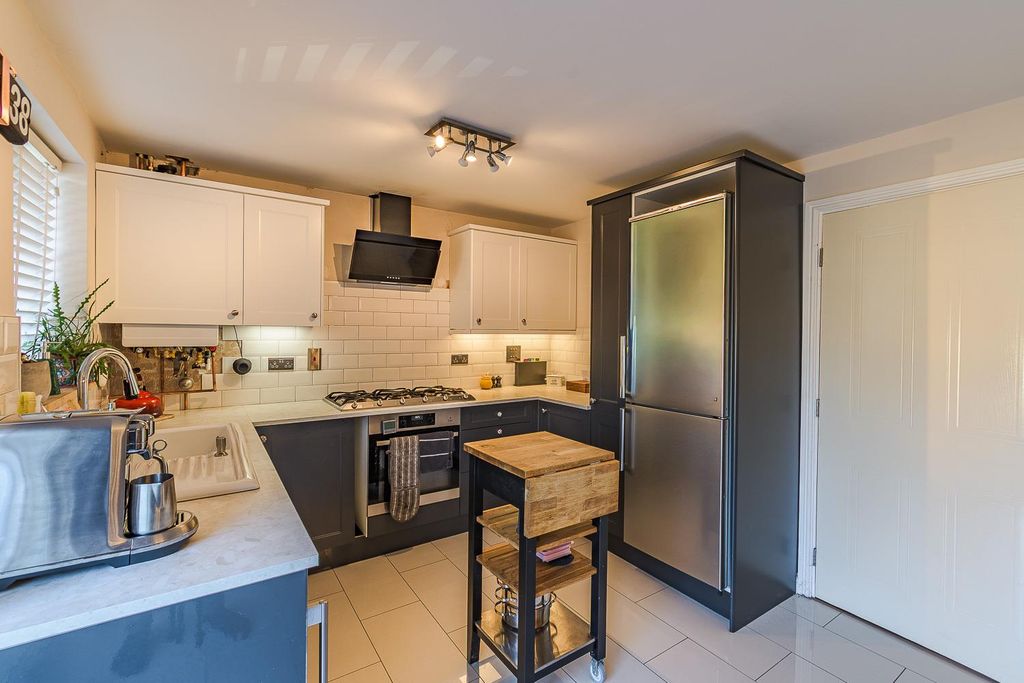 Property photo 3 of 24 Kitchen / Breakfast