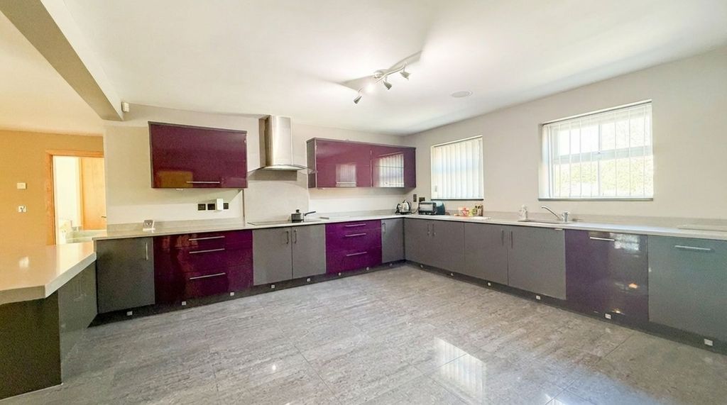 Property photo 3 of 23