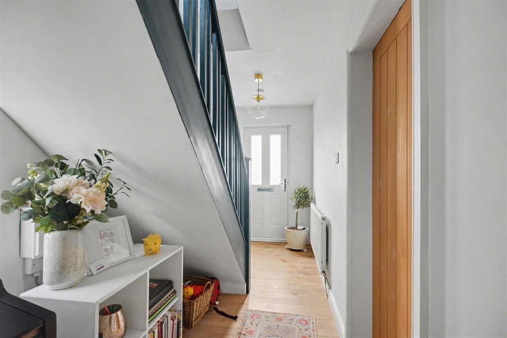 Property photo 2 of 28 Entrance Hall_2.Jpeg