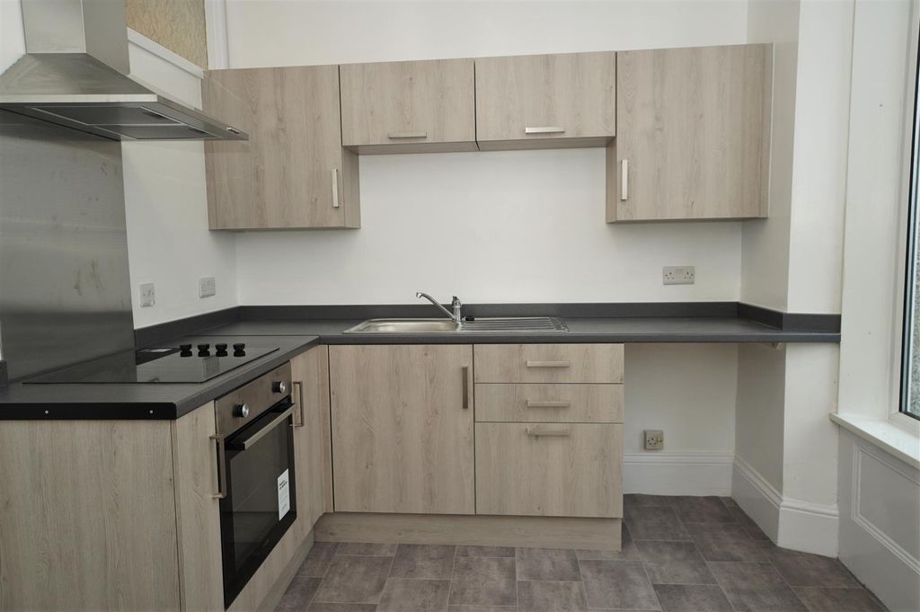 Property photo 3 of 8 Kitchen/Diner