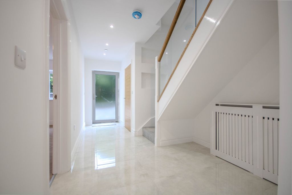 Property photo 2 of 48