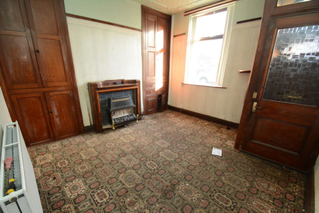 Property photo 2 of 8 Lounge