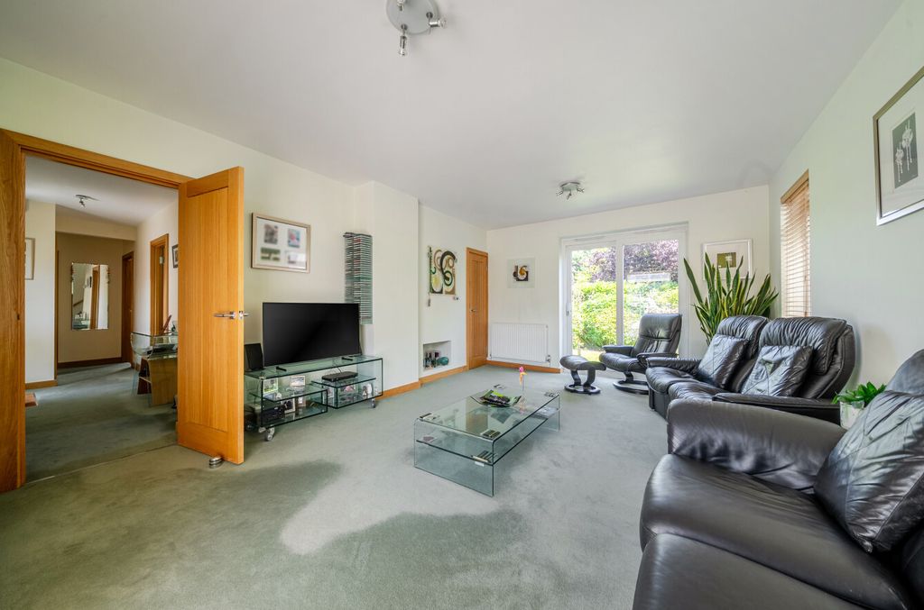 3 bed detached house for saleLancaster Close, Bromley BR2 photo 3