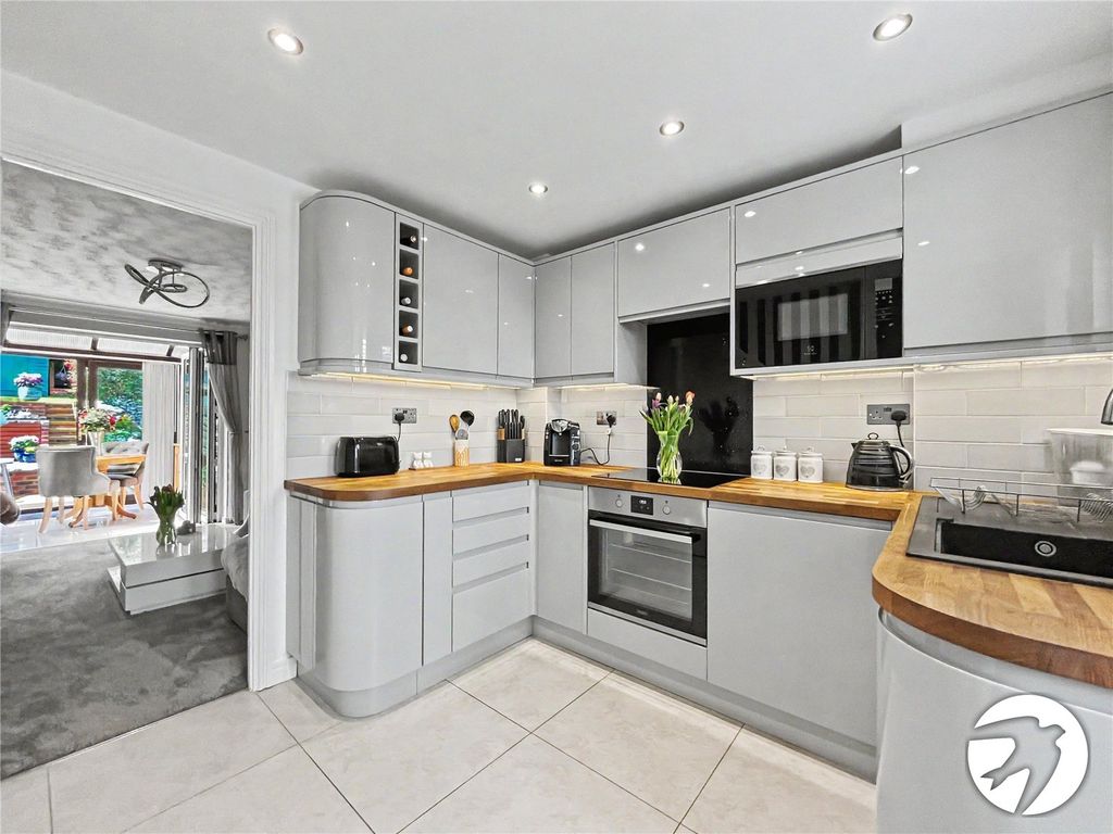 Property photo 2 of 22 Picture No. 17