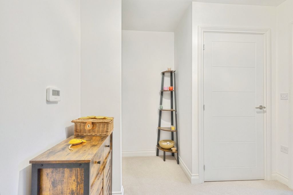 Property photo 3 of 12 Entrance Hall