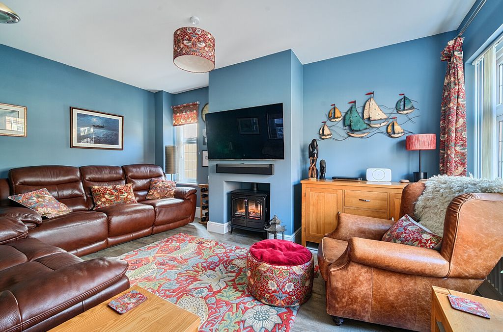 Property photo 2 of 30 2 - 1424407-25-69Aef2...