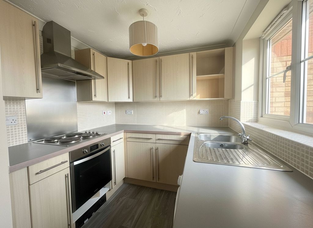 Property photo 3 of 11 Kitchen